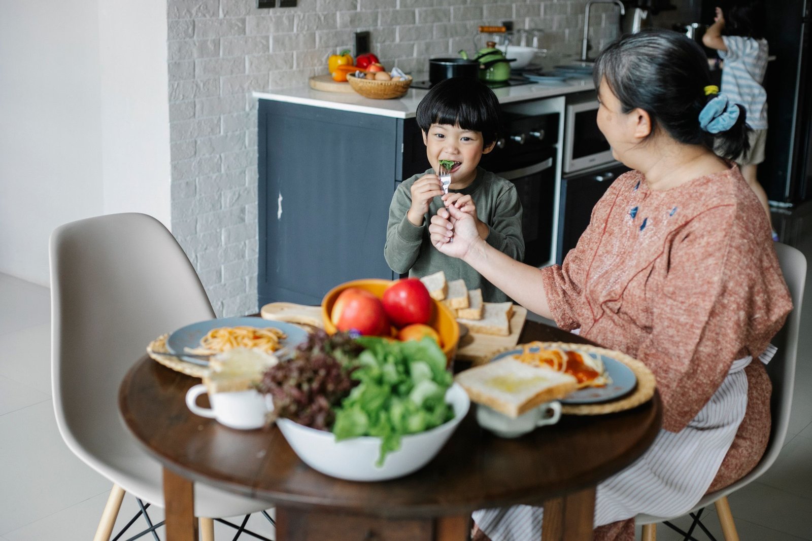 Family at the breakfast table